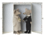 Wedding mice couple in box